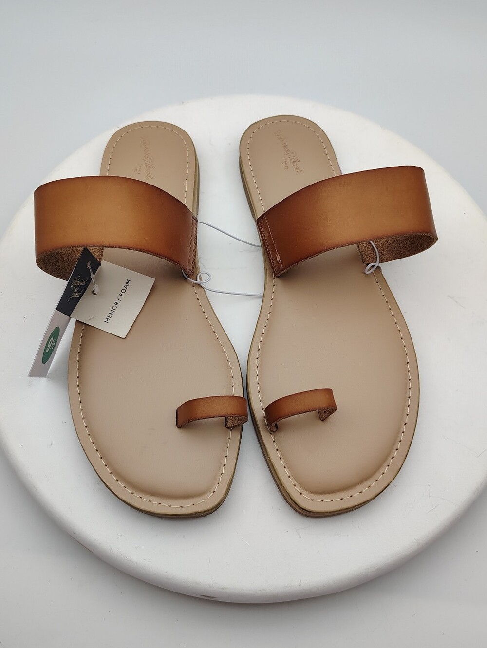 New Universal Thread Juno Slide Sandals In Cognag with Toe Loop Size Woman's 9.5